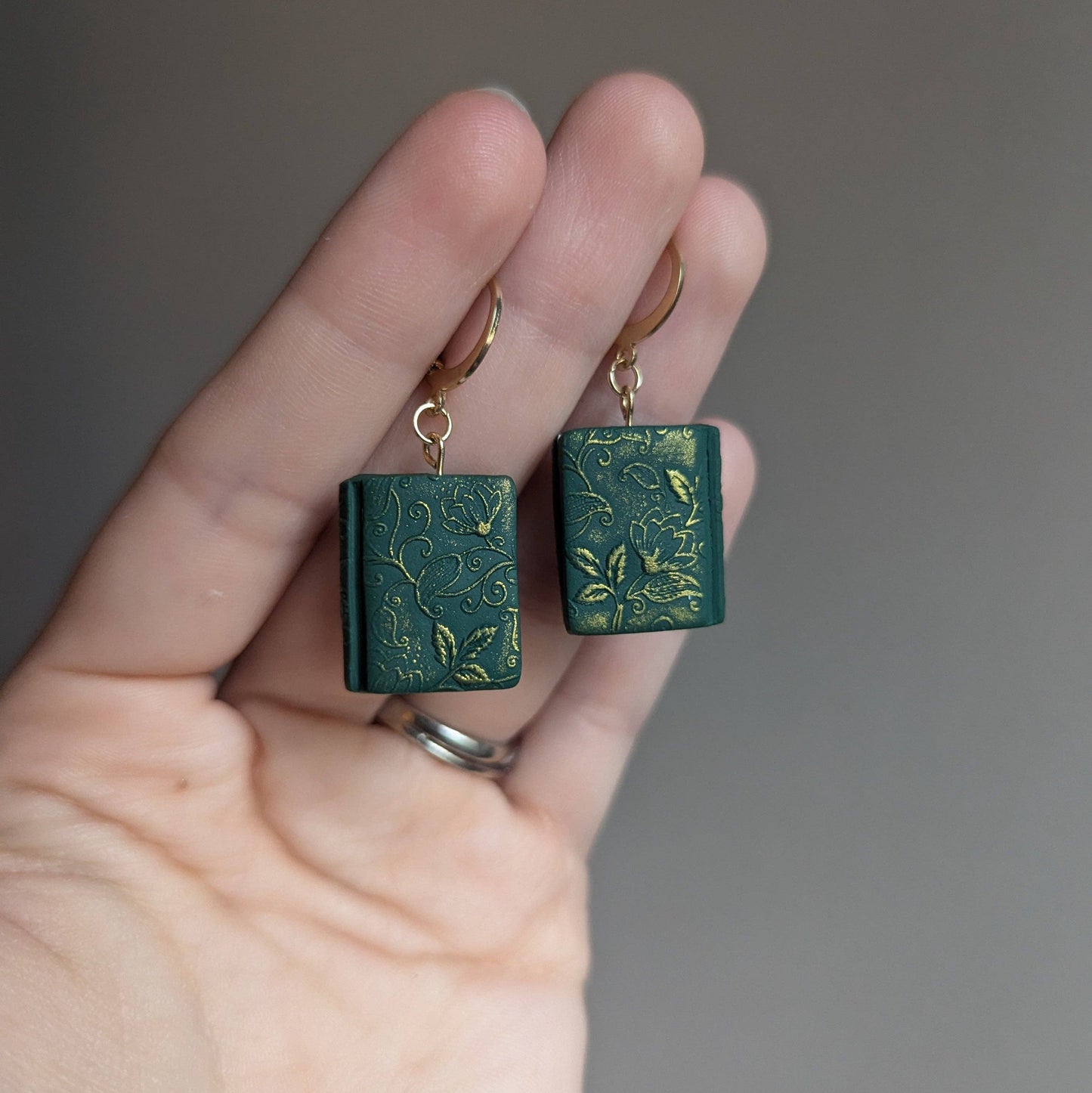 The Midnight Glen - Green and Gold Ivy Book Huggy Hoops - The Secret Garden Bookery