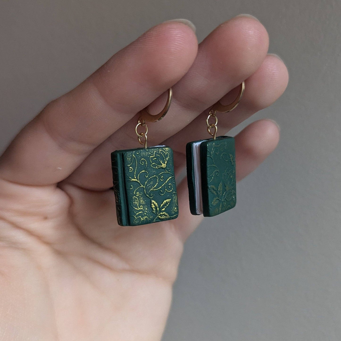 The Midnight Glen - Green and Gold Ivy Book Huggy Hoops - The Secret Garden Bookery