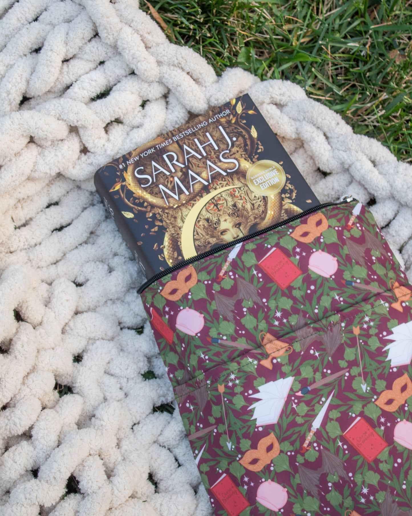 Meaggie Moos - Book / Tablet Sleeve | A Court of Thorns and Roses - The Secret Garden Bookery