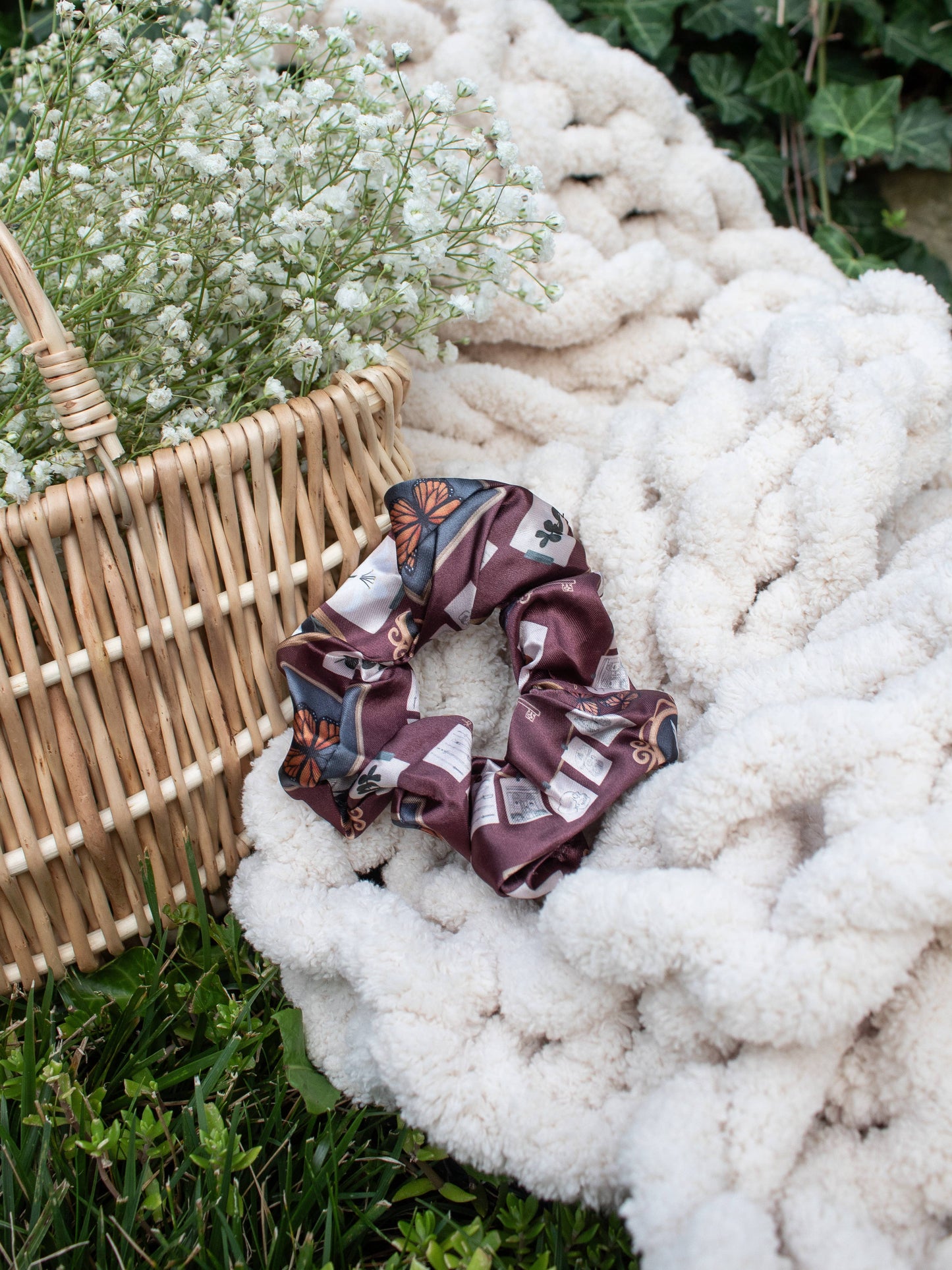 Meaggie Moos - Bookish Satin Scrunchie | Dark Academia - The Secret Garden Bookery