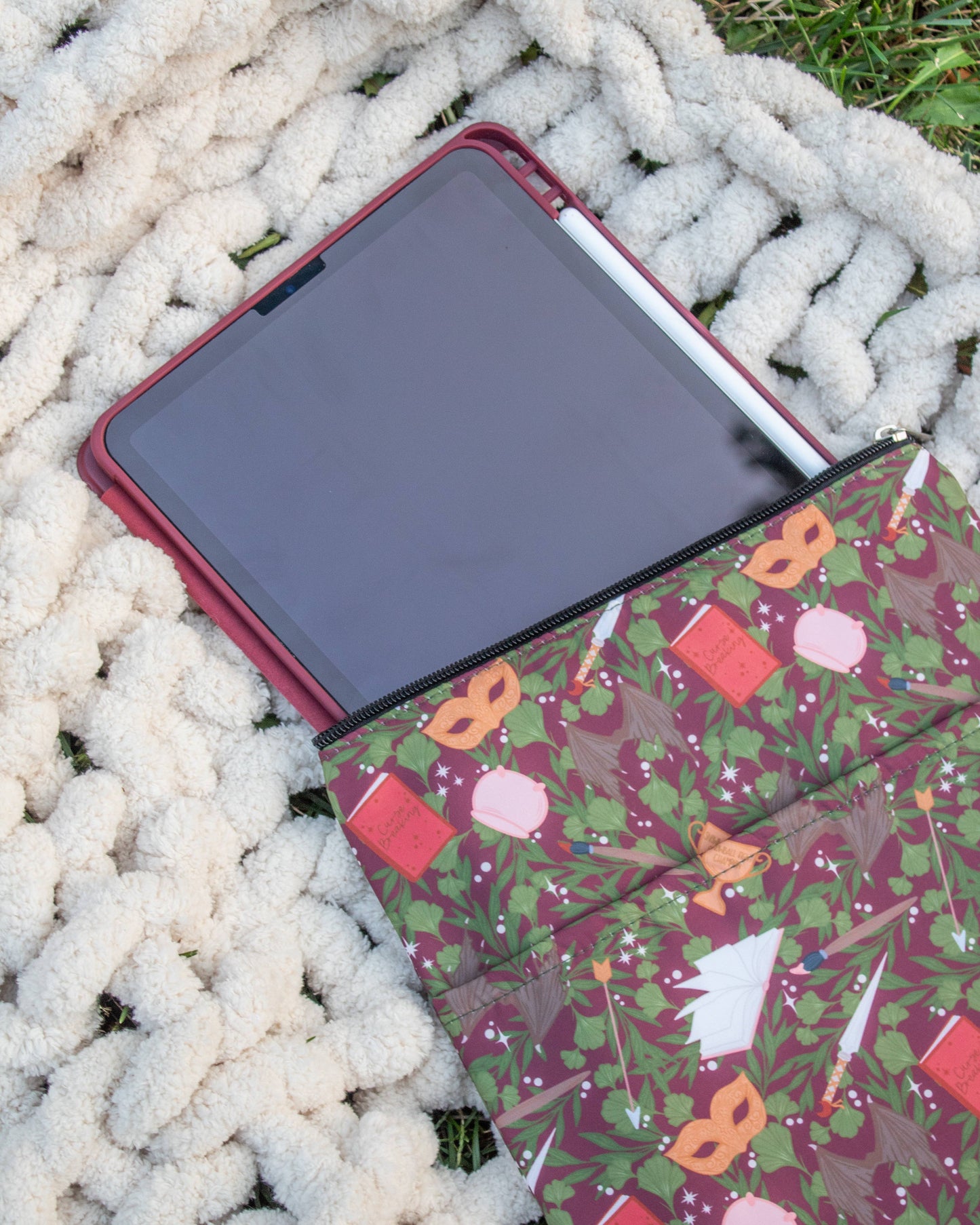 Meaggie Moos - Book / Tablet Sleeve | A Court of Thorns and Roses - The Secret Garden Bookery