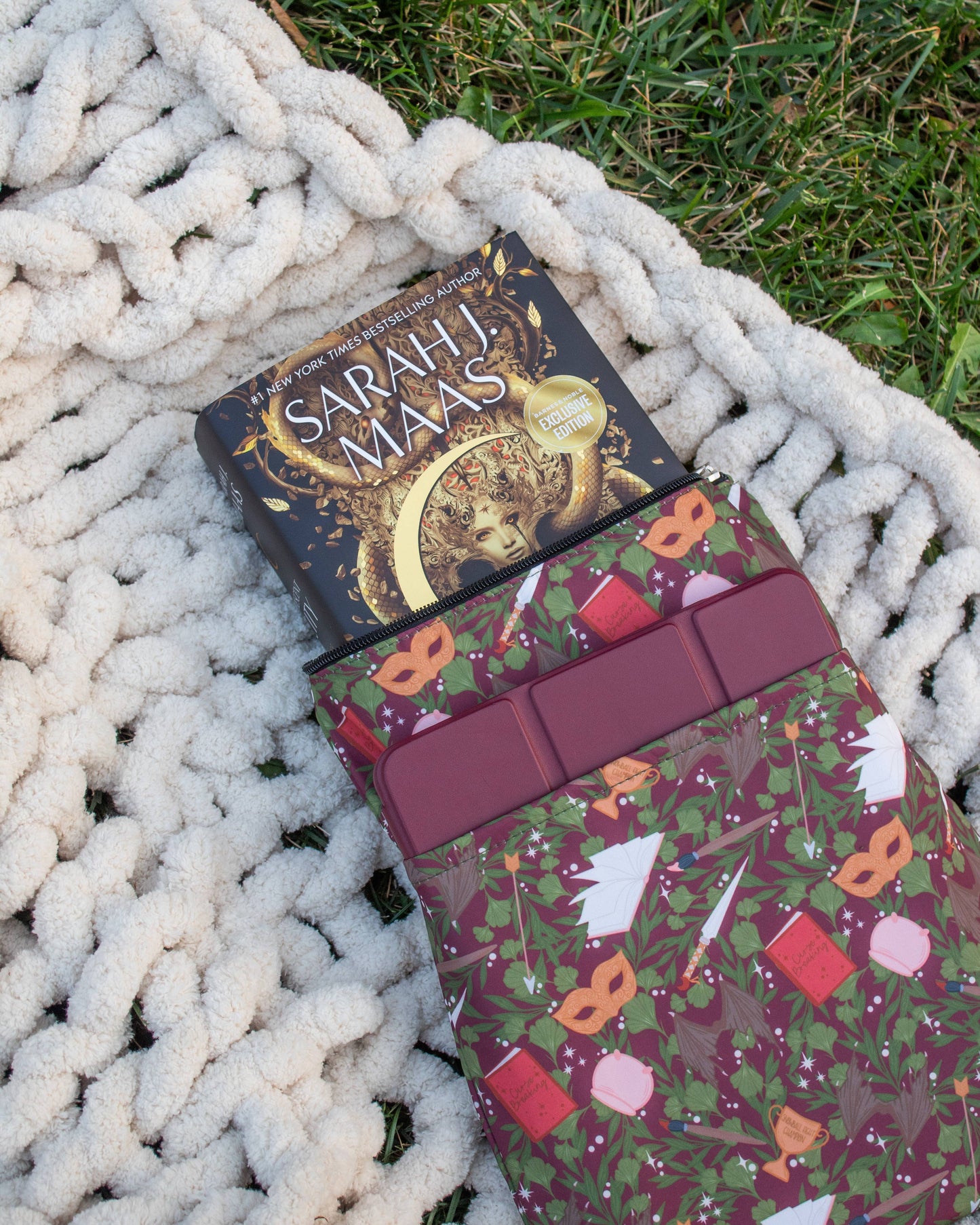 Meaggie Moos - Book / Tablet Sleeve | A Court of Thorns and Roses - The Secret Garden Bookery